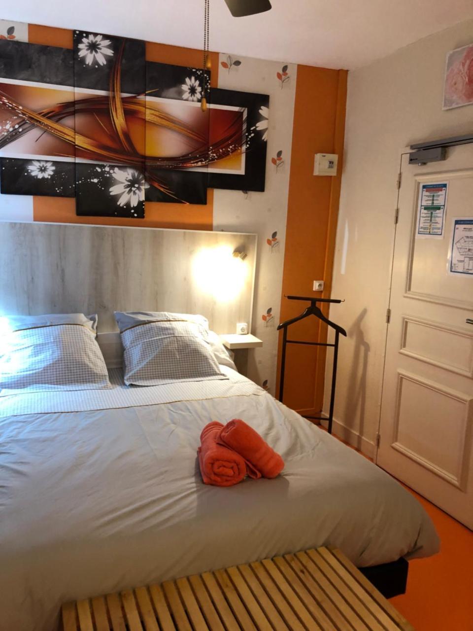 Hotel Des Remparts Villeneuve-sur-Lot Exteriör bild